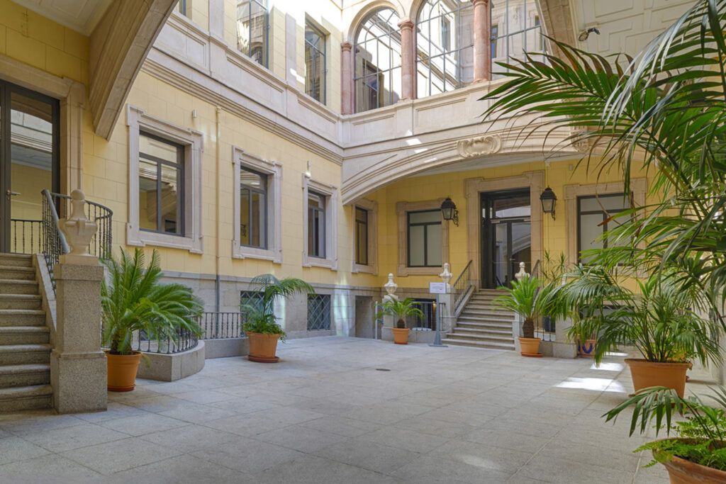 Patio del Palacio de Santoña